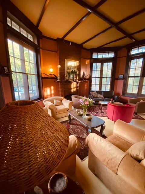 Old Mine Guesthouse موسينا المظهر الخارجي الصورة